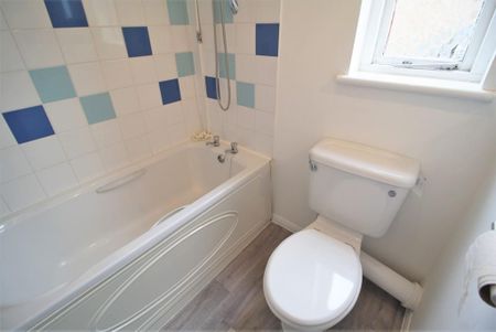 2 bedroom end of terrace house to rent - Photo 5