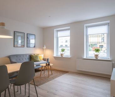 Møbleret 2-værelses lejlighed med parkering - Photo 2