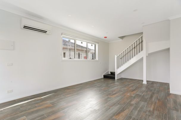 Stylish & Spacious Glenroy Townhouse Living - Photo 1