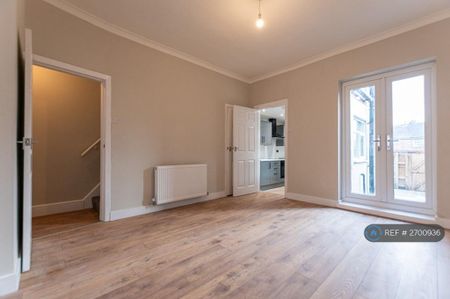 3 bedroom terraced house to rent - Photo 2