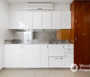 Experience St Kilda Living at Its Finest – Spacious Studio Apartmen... - Photo 2