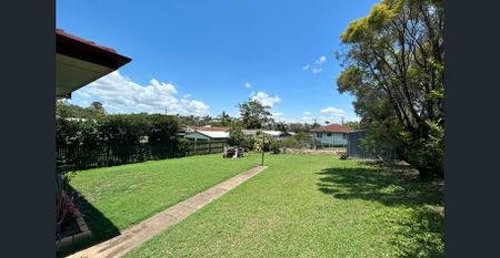 THREE BEDROOM HOME WITH SOLAR IN THE HEART OF WEST GLADSTONE IS AVAILABLE NOW! - Photo 4