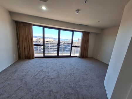 3 x Double Bedroom Apartment With A Carpark - Photo 2
