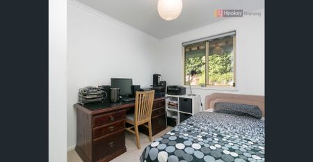 Neat & Comfortable 2-Bedroom Homette in a Quiet, Leafy Location - Photo 4