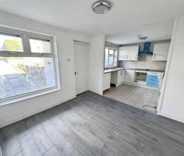 4 bedroom terraced house to rent - Photo 5