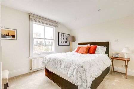 4 bedroom end of terrace house to rent - Photo 5