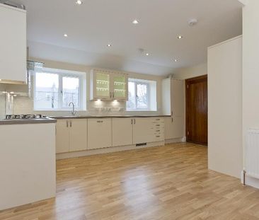 4 bedroom detached house to rent - Photo 1