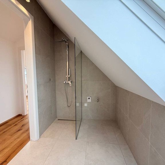 HOCHWERTIGE DOPPELHAUSHÄLFTE MIT GARTEN - STELLPLÄTZE - KELLER IN TRAUMHAFTER LAGE! - Foto 1