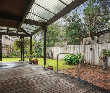 Spacious Family Living in a Quiet Beaumaris Pocket - Photo 5