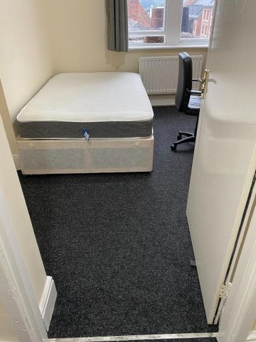 5 bedroom private hall to rent - Photo 4