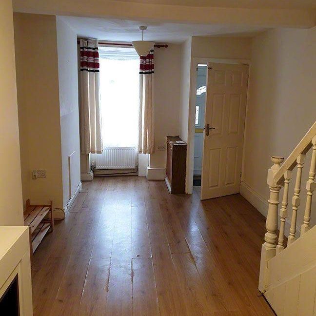 4 bedroom terraced house to rent - Photo 1
