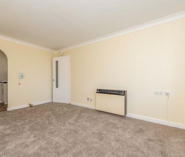 1 bedroom retirement property to rent - Photo 4