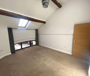 2 bedroom mews to rent - Photo 5
