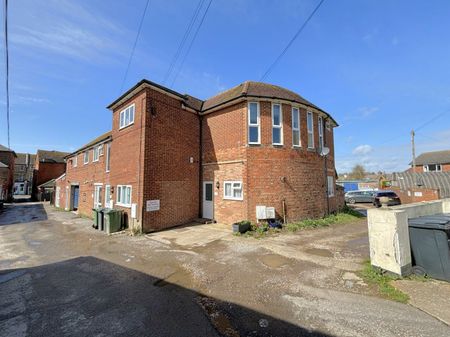 A 2 Bedroom Flat Instruction to Let in Bexhill-on-Sea - Photo 2