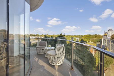 Modern Apartment with Stunning Views - Photo 5