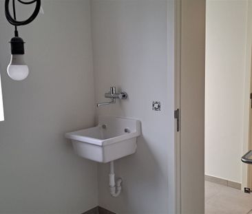 Gerenoveerde woning met 2 slaapkamers en dressing/bureel. Mooie tui... - Foto 5