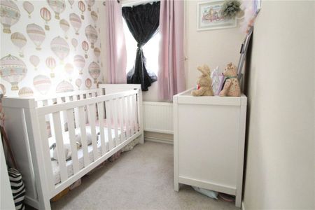 2 bed Flat for rent - Photo 5