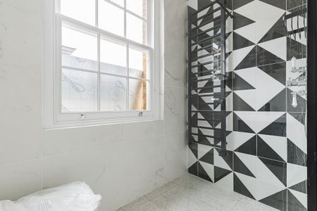 4 bedroom detached house to rent - Photo 2