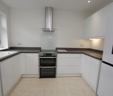 2 bedroom detached bungalow to rent - Photo 2