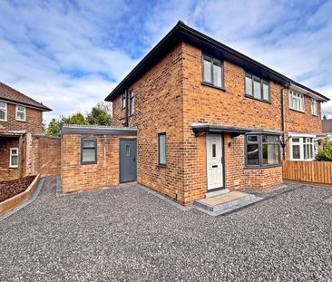 3 bedroom semi-detached house to rent - Photo 2