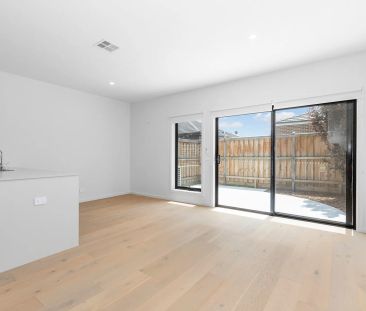 Stylish Townhouse Living in the Sought-After Brompton Estate - Photo 1