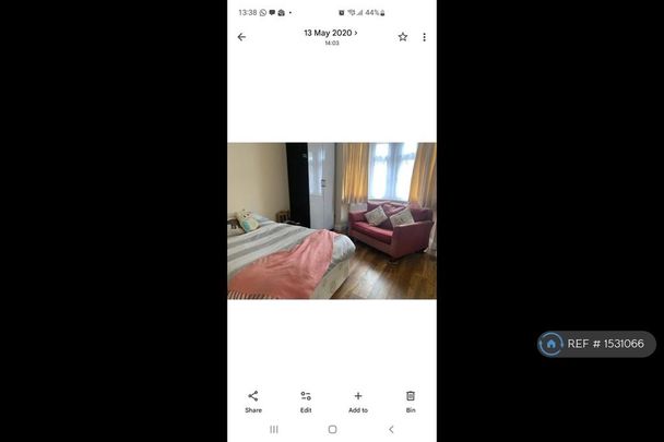 1 bedroom in a house share to rent - Photo 1