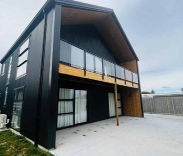 Stunning modern property with views - Photo 5