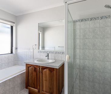 Spacious Family Home in a Prime Coastal Location - Photo 6