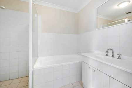 Light and Bright Top Floor Apartment - Photo 4