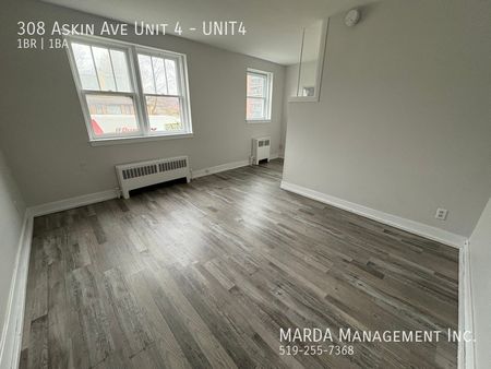 NEWLY RENOVATED 1-BEDROOM/1BATH APARTMENT + HYDRO - Photo 4