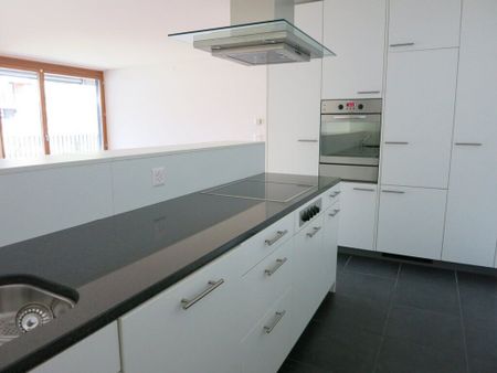 Modern city apartment in the center of Biel - Photo 5