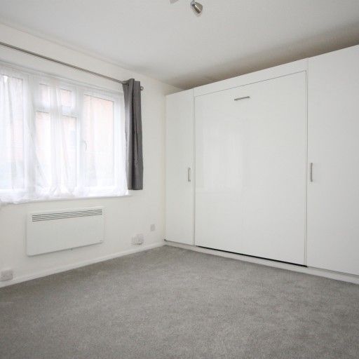 Oriental Road, Woking - Photo 1