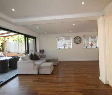 4 bedroom detached house to rent - Photo 2