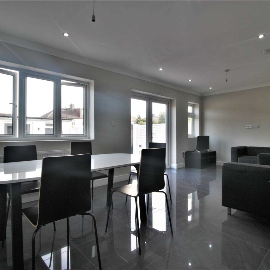 Price £950 pcm - Available Now - Furnished - Photo 1