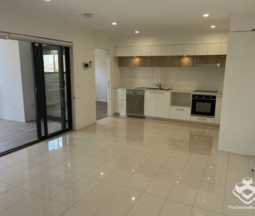 Beautiful 2 Bed 2 Bath Unit - Photo 4