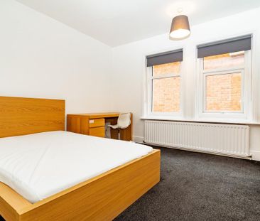 6 bedroom semi-detached house to rent - Photo 5