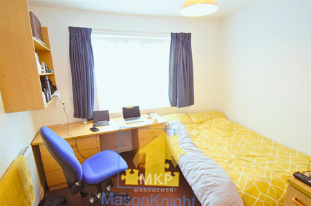 4 bedroom apartment to rent - Photo 2