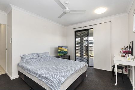 4-Bedroom Home with Double Garage in Prime Burdell Location - Photo 5