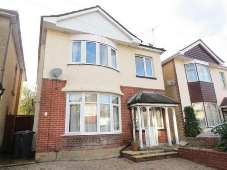 Bedroom Detached House In Winton, BH9 - Photo 4