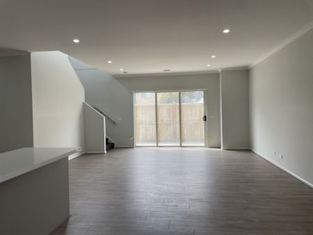 Brand-New 5-Bedroom Home Opposite The Dunes Village - Photo 3