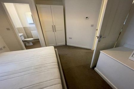 3 bedroom semi-detached house to rent - Photo 2