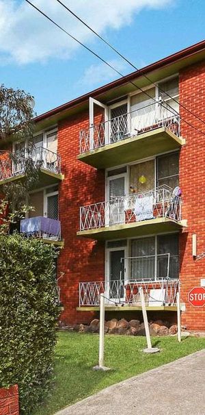 Modern two bedroom unit in prime location! - Photo 1