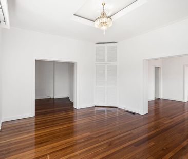 Oversized four bedroom house - Photo 5