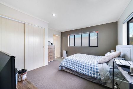 4 bedroom + 2.5 Bathroom + 2 Garage - Photo 3