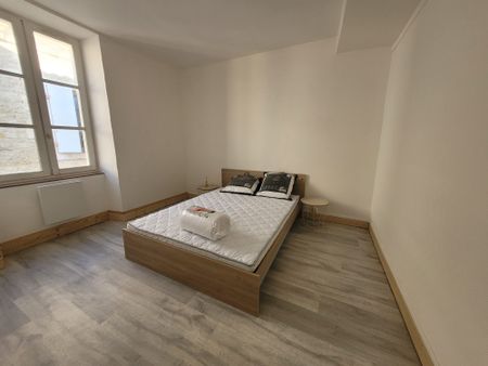 Location Appartement 3 pièces 45m² ST JEAN D ANGELY 17400 - Photo 3