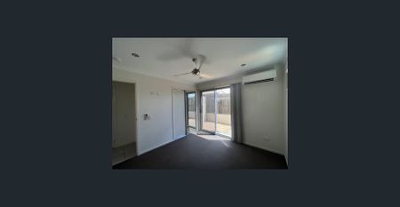 Modern townhouse living in a great complex - Photo 3