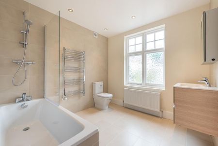 5 bedroom semi-detached house to rent - Photo 2
