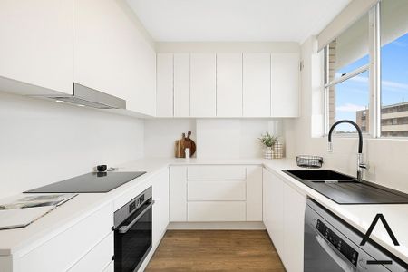 Modern Three Bedroom Apartment with Panoramic Harbour Views - Your Perfect Home Awaits! - Photo 5