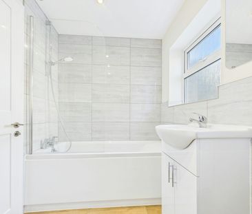 Terraced House to rent on - Photo 3