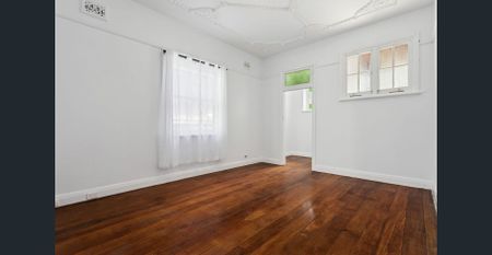 Family sized 2 Bedroom House + Home Office or Third Bedroom with Backyard - Photo 3